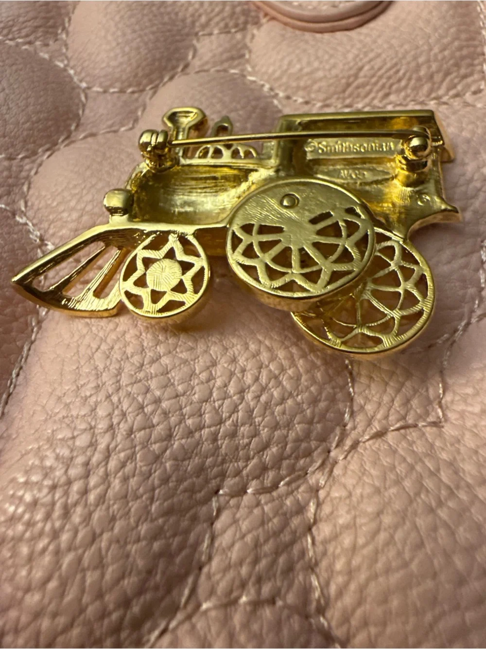 Avon Goldtone Festive Brooch - Vintage Collection